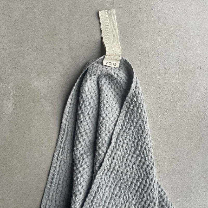 Stort hørhåndklæde grå vaffel, 70×140 cm – KOOSdisain – Norvi