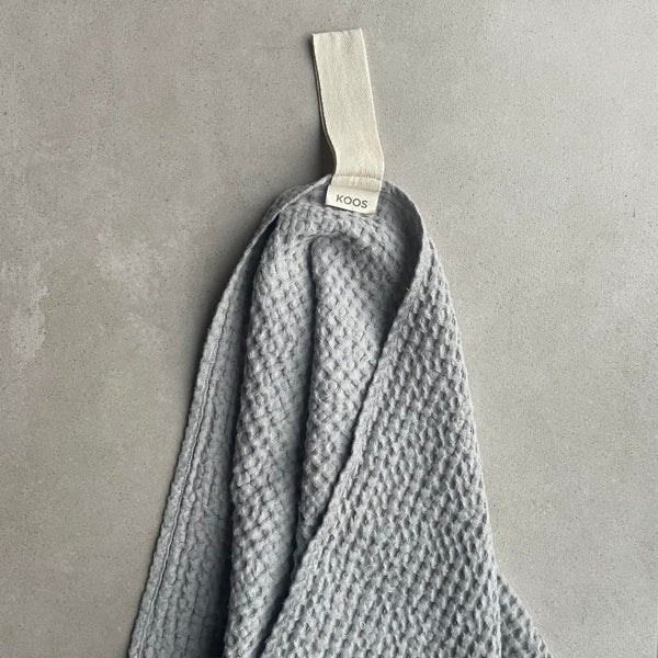 Stort hørhåndklæde grå vaffel, 70×140 cm – KOOSdisain – Norvi