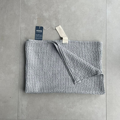 Stort hørhåndklæde grå vaffel, 70×140 cm – KOOSdisain – billede 3