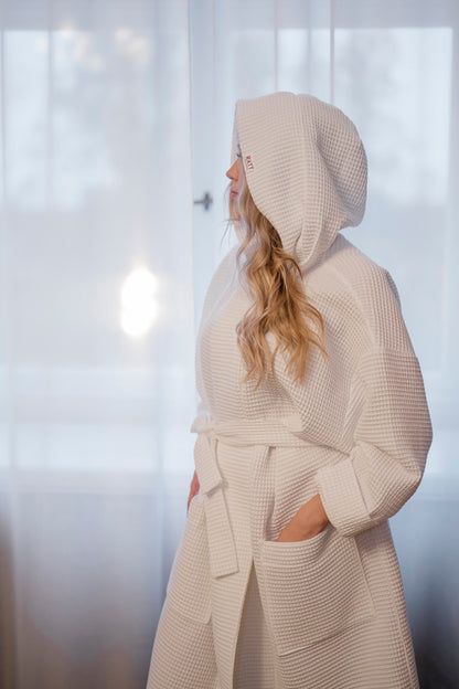 Vaffelbadekåbe med hætte, unisex, lysegrå – RÄTT – billede 2
